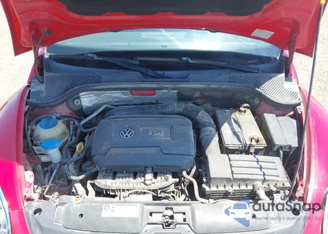 2015 Volkswagen Beetle 1.8T Fleet Edition z USA, uszkodzony, nr VIN 3VWF17AT6FM629094